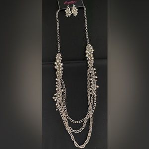 ❣️Long silver multi layered hematite beads Zi collection necklace❣️